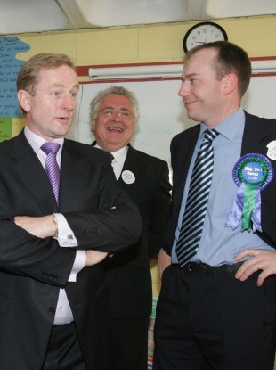 Leader Enda Kenny TD with school children in Kill National School in Kill County Kildare, on day two of the General Election 07. Left to right. Enda Kenny, and North Kildare candidates Bernard Durkan TD and Cllr Darren Scully.