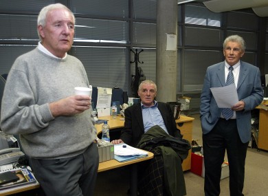 Bill O'Herlihy, Eamon Dunphy and John Giles relaxing in Donnybrook. Wait 'til Roy gets there.