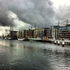 This very atmospheric photo of the cloud-covered docklands was submitted by reader @conkennedy. 