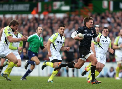 Leicster Tigers' Toby Flood breaks away to score their second try.