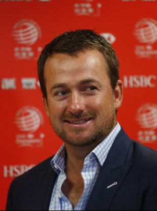 Graeme McDowell: jammed his hand in door.