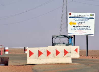 Roadblocks prevent the access of the Tigentourine gas plant where hostages have been kidnapped by islamic militants.