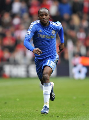 Liverpool have confirmed the signing of Chelsea forward Victor Moses on a season-long loan deal.